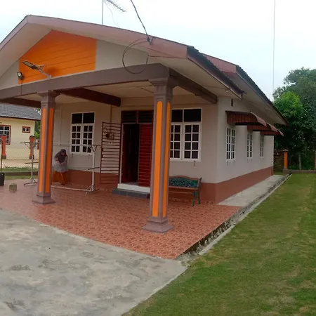 Homestay Adilah A Pasir Puteh Exterior photo