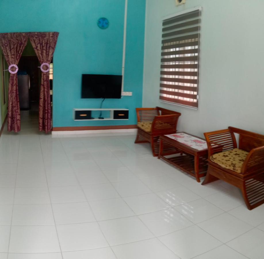 Adilah A *